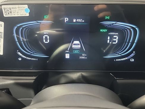 Used 2025 Kia Niro EX image 23