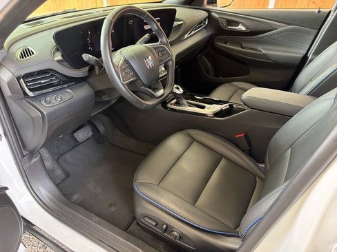 Used 2024 Buick Envista Sport Touring w/ Convenience I Package FWD image 2