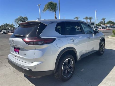 Used 2024 Nissan Rogue SV FWD image 8
