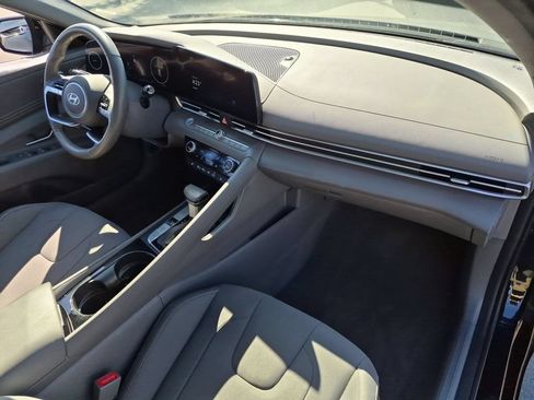 Used 2025 Hyundai Elantra SEL FWD image 32