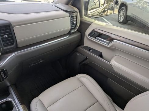 Used 2022 GMC Sierra 1500 SLT AWD/4WD image 18