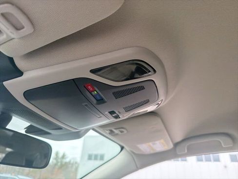 Used 2025 Subaru Outback Premium image 28