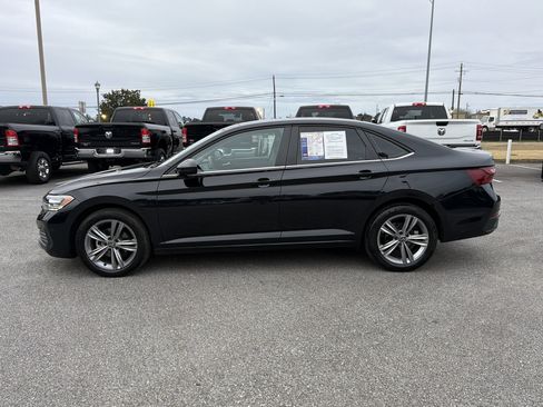 Used 2023 Volkswagen Jetta SE image 9