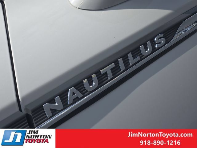 Used 2019 Lincoln Nautilus Reserve FWD image 12