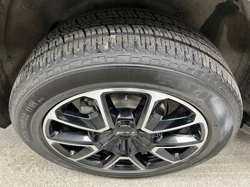 Used 2024 Chevrolet Suburban RST AWD/4WD image 16