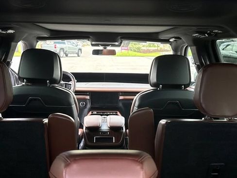 Used 2025 Lincoln Navigator L Reserve AWD/4WD image 24