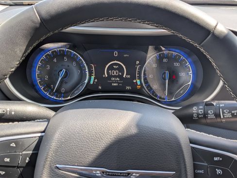 Used 2024 Chrysler Pacifica Touring-L FWD image 20