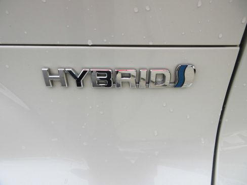 Used 2021 Toyota Venza LE image 10