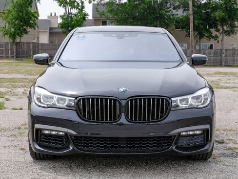 Used 2018 BMW 740i image 8