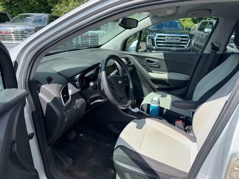 Used 2020 Chevrolet Trax LS w/ Tint and Cruise Package AWD/4WD image 5