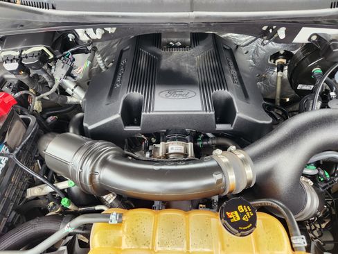 Used 2017 Ford F150 Platinum w/ Equipment Group 701A Luxury image 31