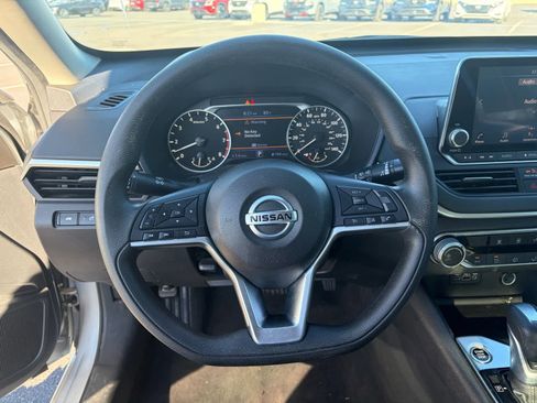 Used 2022 Nissan Altima 2.5 SV image 17