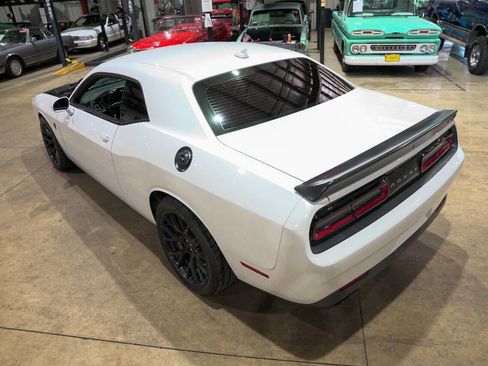 Used 2016 Dodge Challenger SRT Hellcat RWD image 16