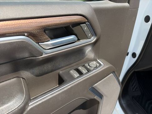 Used 2022 Chevrolet Silverado 1500 LT AWD/4WD image 14