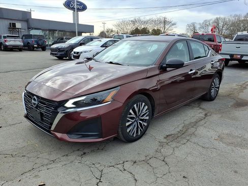 Used 2024 Nissan Altima 2.5 SV FWD image 1