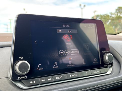 Used 2023 Nissan Rogue SV image 8