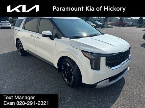 Used 2025 Kia Carnival EX FWD image 3