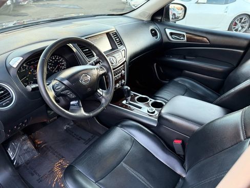 Used 2015 Nissan Pathfinder Platinum image 11