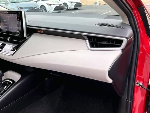 Used 2021 Toyota Corolla LE image 18