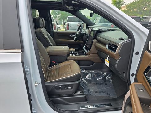 New 2026 GMC Yukon XL Denali Ultimate AWD/4WD image 30