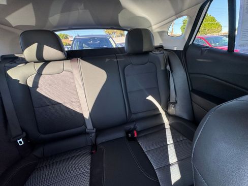 Used 2025 Chevrolet Trax LT w/ LT Convenience Package image 35