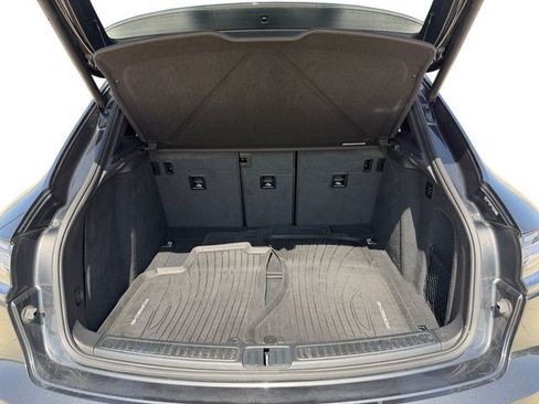 Used 2025 Porsche Macan AWD/4WD image 18