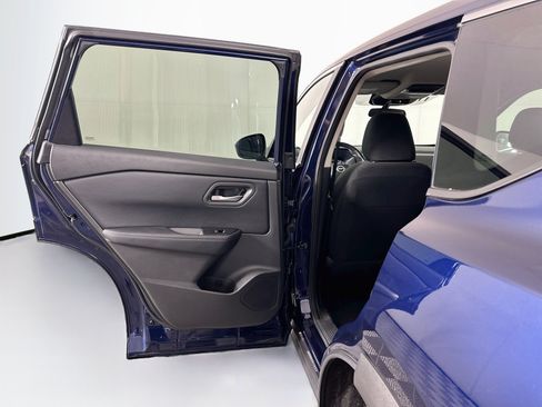 Used 2025 Nissan Rogue SV AWD/4WD image 25