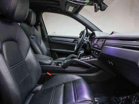 Used 2023 Porsche Cayenne Platinum Edition image 21