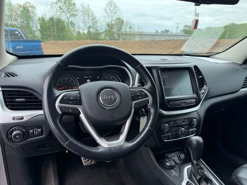 Used 2015 Jeep Cherokee Trailhawk w/ Cold Weather Group AWD/4WD image 9