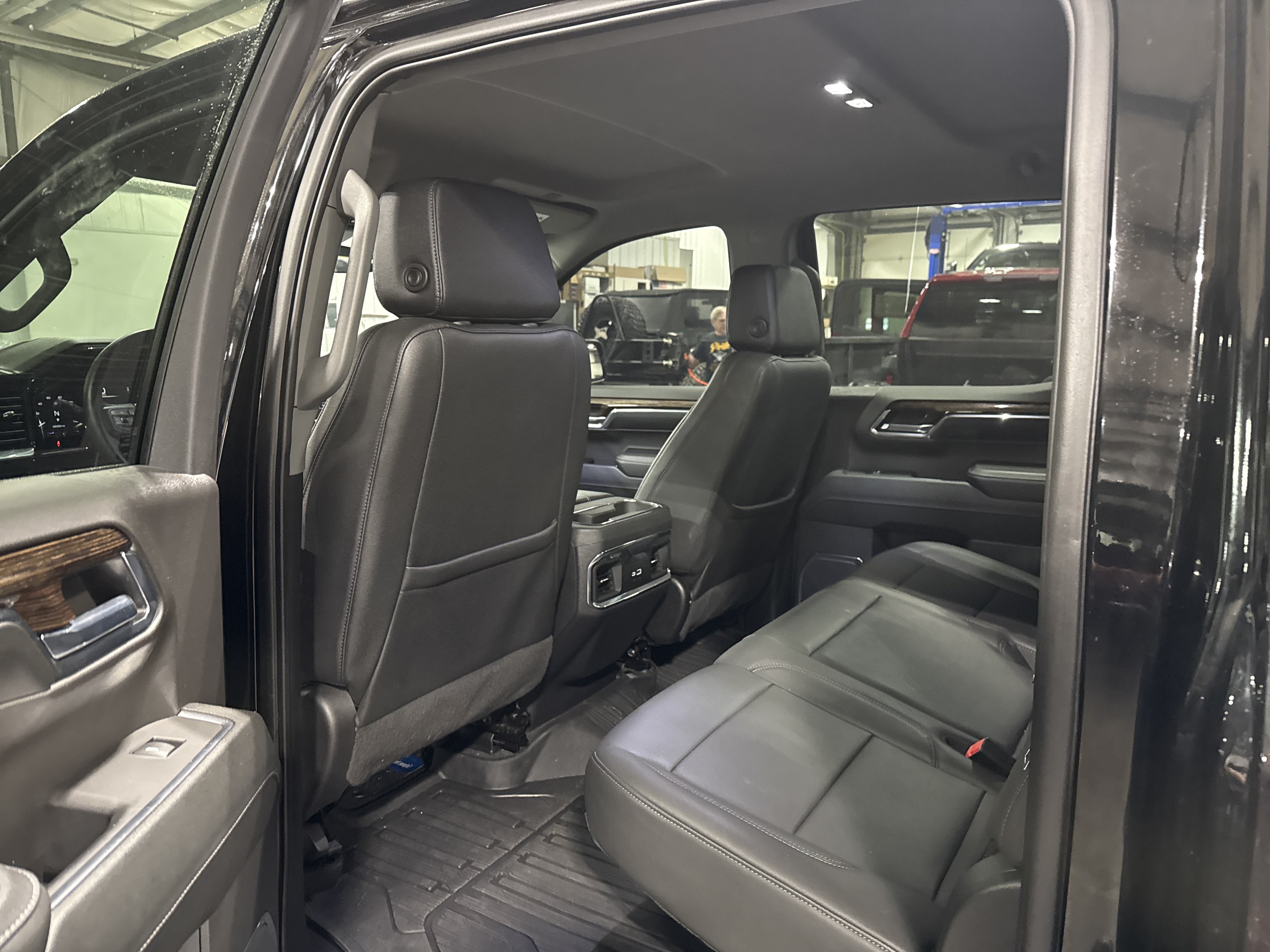 Used 2024 GMC Sierra 1500 Elevation w/ Elevation Premium Package AWD/4WD image 8