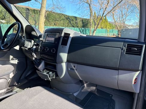 Used 2016 Mercedes-Benz Sprinter 2500 image 17