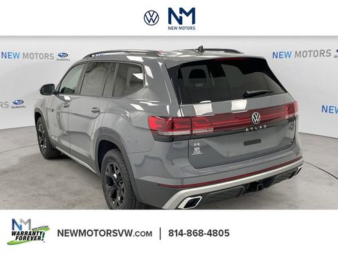 New 2026 Volkswagen Atlas Peak Edition image 2
