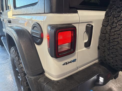Used 2024 Jeep Wrangler Willys image 10