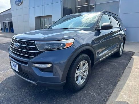 Used 2021 Ford Explorer XLT w/ Equipment Group 202A AWD/4WD image 3
