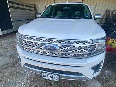 Used 2019 Ford Expedition Platinum image 2