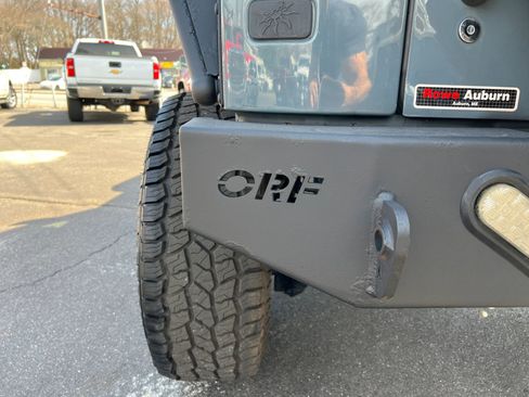 Used 2015 Jeep Wrangler Unlimited Rubicon w/ Dual Top Group AWD/4WD image 31