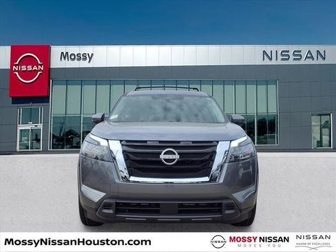 New 2025 Nissan Pathfinder SV image 3