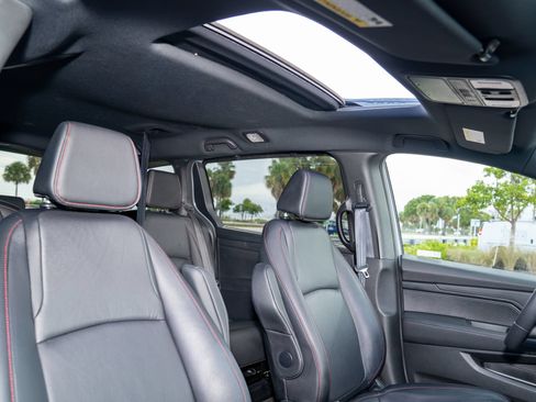 Used 2025 Honda Odyssey Sport-L image 18