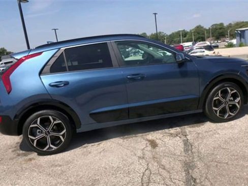 New 2025 Kia Niro EX Touring image 3