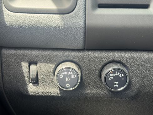 Used 2019 Chevrolet Colorado Z71 AWD/4WD image 39