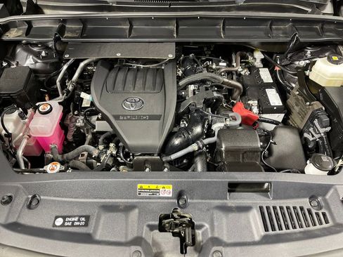 Certified 2025 Toyota Highlander XSE image 9