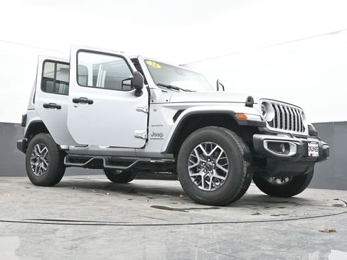 Used 2024 Jeep Wrangler Sahara image 61