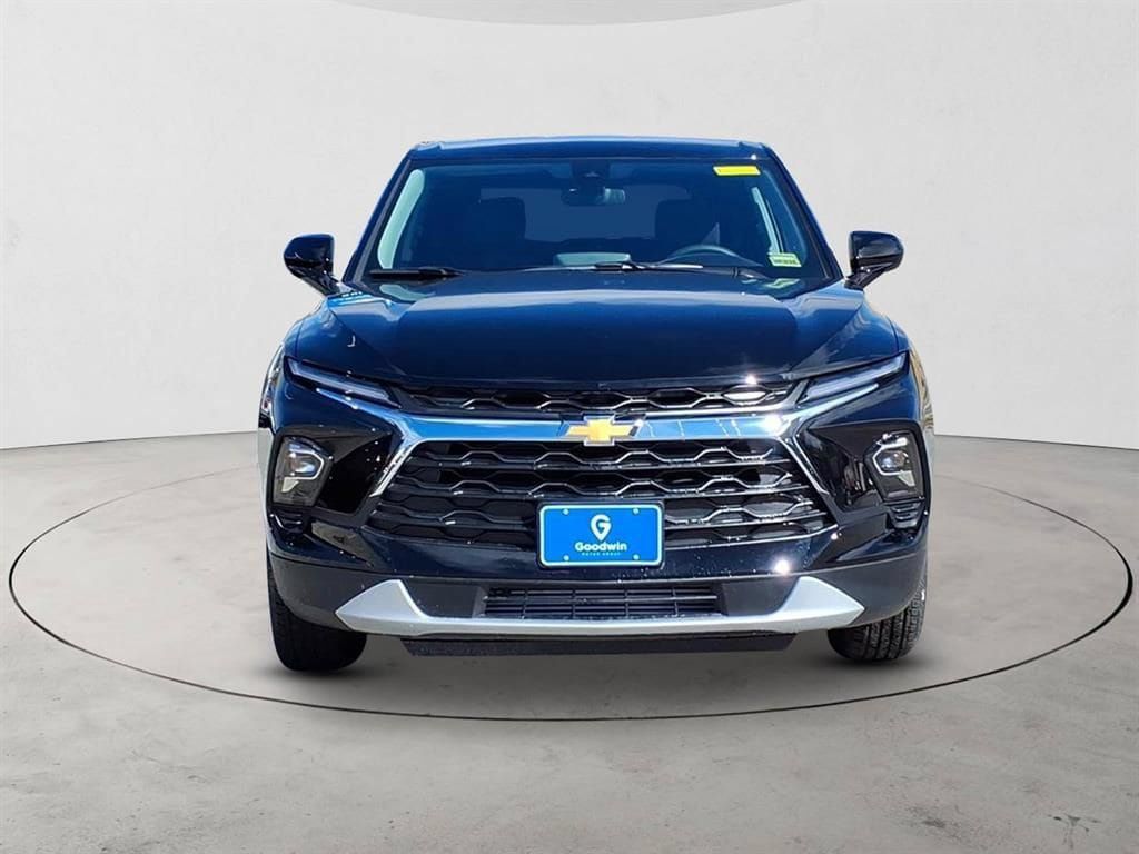 New 2025 Chevrolet Blazer LT AWD/4WD image 2