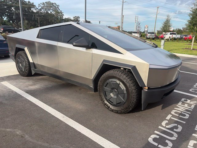 Used 2024 Tesla Cybertruck AWD Crew Cab image 10