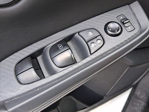 Used 2025 Nissan Sentra SV FWD image 26