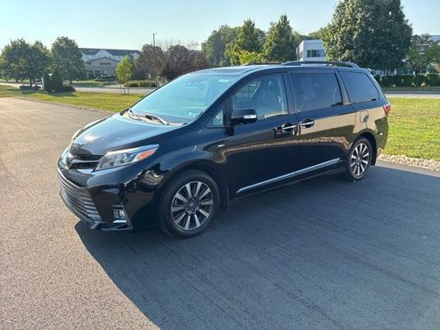 Used 2018 Toyota Sienna Limited Premium AWD/4WD image 17