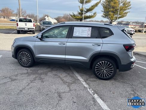 Used 2025 Volkswagen Taos SE FWD image 19
