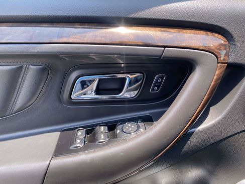 Used 2015 Ford Taurus Limited FWD image 18