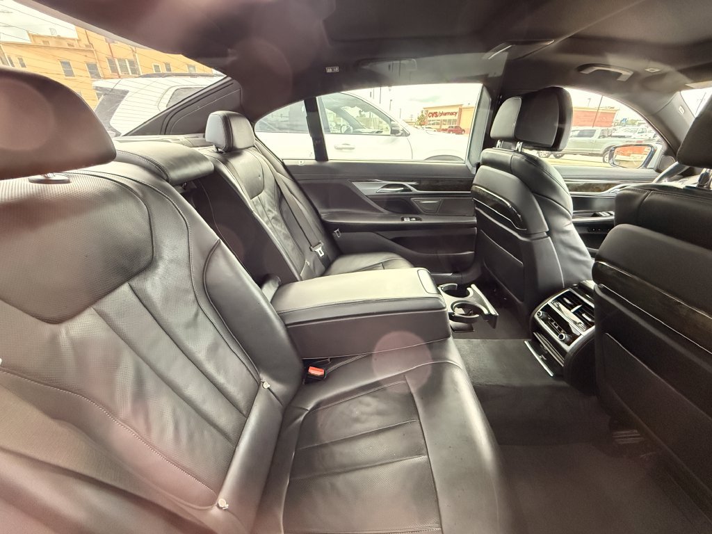 Used 2020 BMW 740i w/ M Sport Package RWD image 19