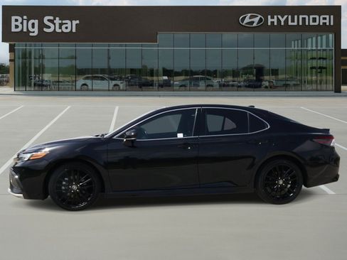Used 2022 Toyota Camry XSE FWD image 2
